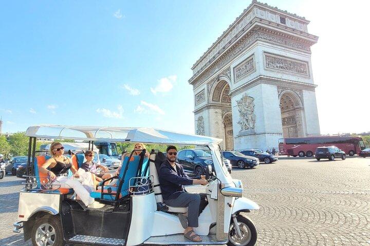 Private Tour durch Paris in Tuktuk