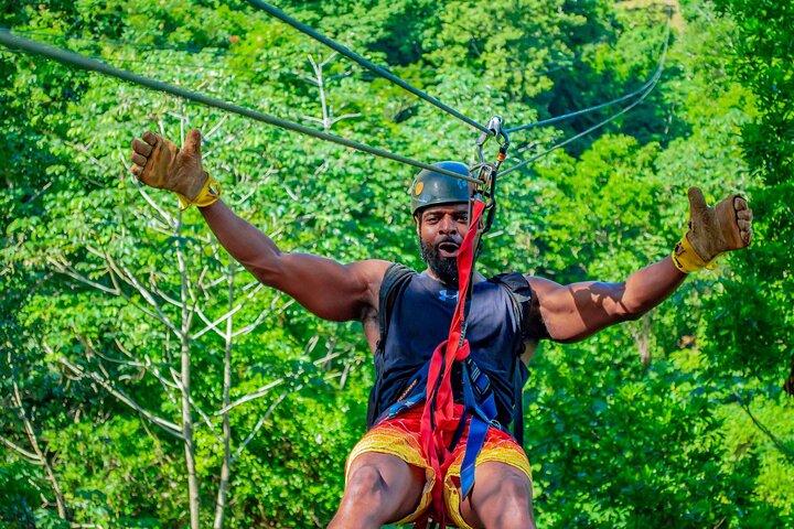 Extremes Zip-Line-Abenteuer in der Mahogany Bay