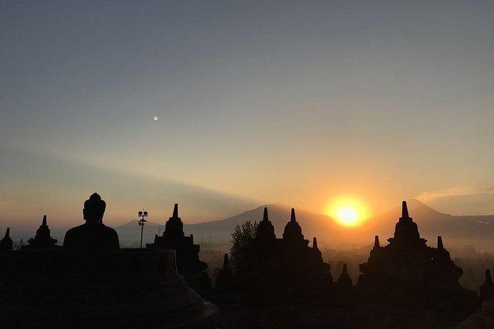 Excursión de un día a la salida del sol de Borobudur y Yogyakarta