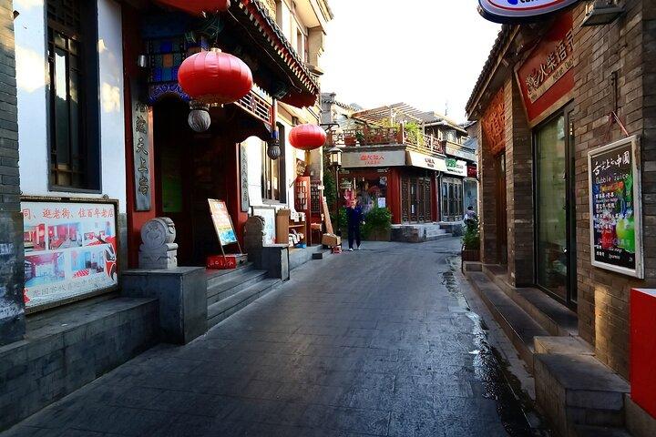 Passeio noturno de Pequim Hutong com jantar estilo Yunnan e passeio de barco fretado no lago Houhai