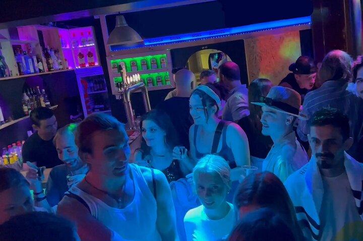Lisbon PubCrawl - 無制限のドリンク、ショット、V.I.P.クラブ入場