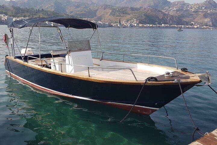 Guided excursion in the Bay of Taormina, Isola Bella and more