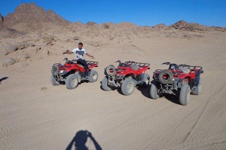 Halfdaagse Desert Quad Bike Safari naar Bedouin Village vanuit Hurghada