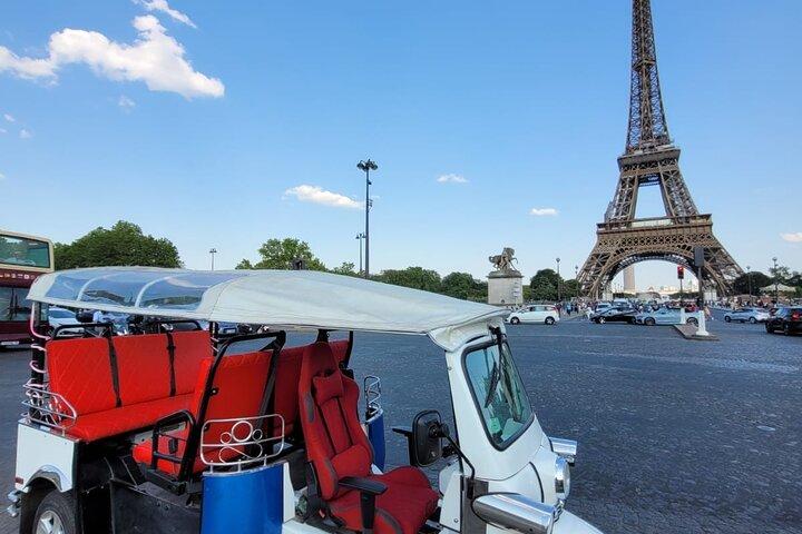 トゥクトゥクで行くパリ - 2時間のプライベートトゥクトゥクツアー