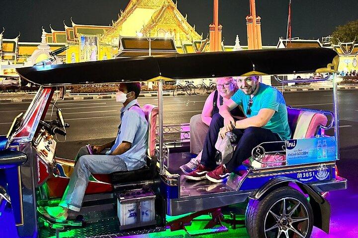 Tour gastronómico Premium Bangkok Tuk Tuk por la noche