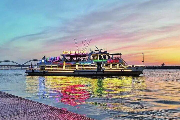 Songhua River Boat Tour och Food Experience i Harbin