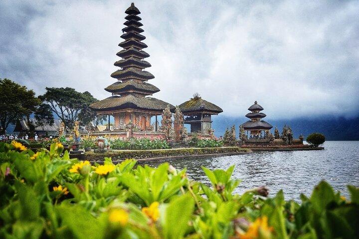 Tour Tanah Lot: Descubre el templo icónico de Bali y sus impresionantes vistas