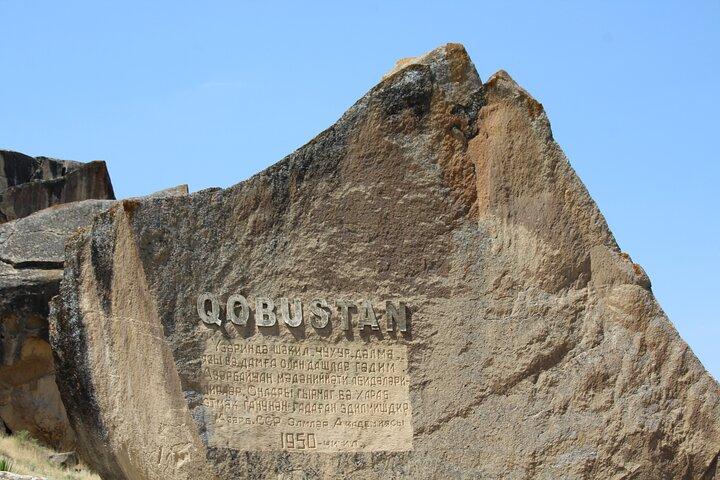 Gobustan klippekunstmuseum, muddervulkaner og Zoroastrian Legacy