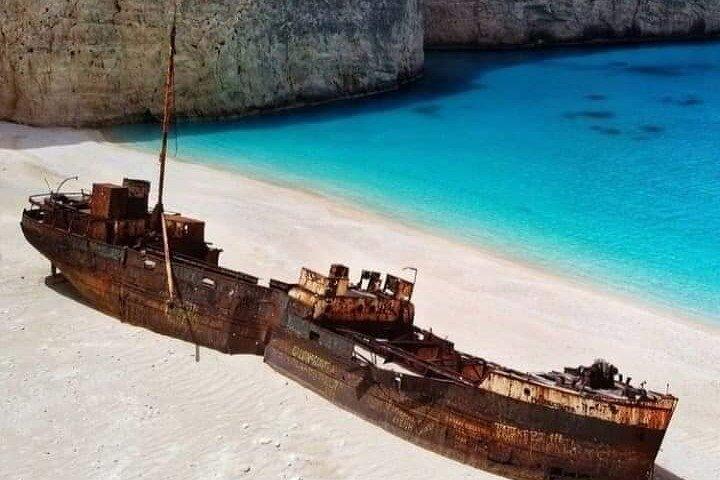Grottes bleues de Zakynthos et baie de Navagio