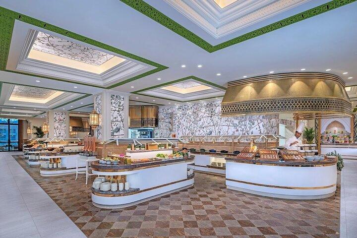 Visite privée de la ville d'Abu Dhabi avec dîner à l'Emirates Palace