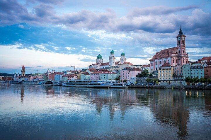 Traslado privado puerta a puerta desde Múnich a Passau, conductor local