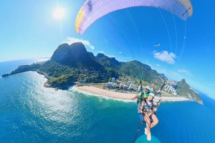 Tandem paragliding flyvning ved Pedra Bonita i Rio de Janeiro