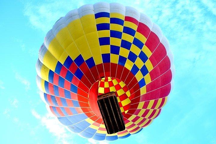 Boka din Luxor Sunrise Balloon Ride Experience