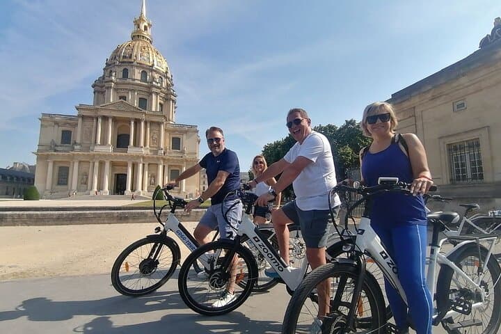 Paris: Small Group Highlights E-Bike Guided Tour