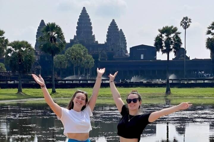 Angkor Wat Sunrise & 3 Main Temples with Breakfast – Small Group