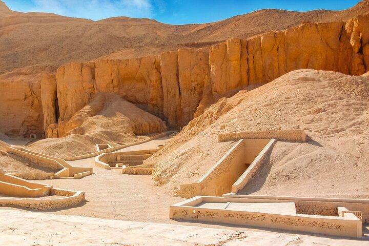 Private Full-Day Tour to West Bank and Temple of Karnak in Luxor