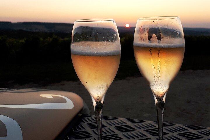 Tramonto e degustazione di champagne nei vigneti