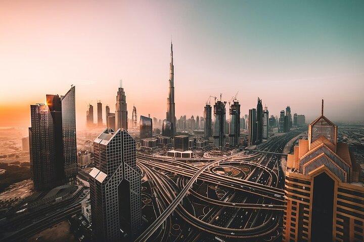 Tour panoramico di mezza giornata a Dubai in un veicolo privato