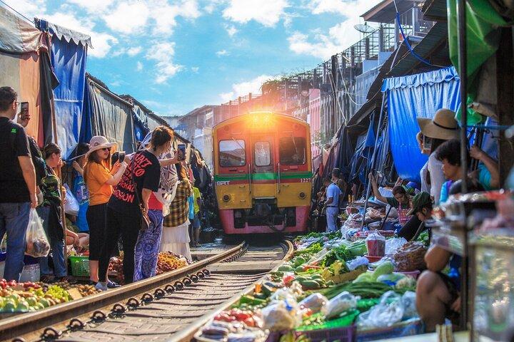 Mercado flotante Damnoen Saduak y ferrocarril Maeklong desde Bangkok