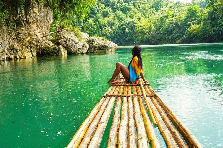 Rafting en bambú y masaje con piedra caliza en Montego Bay