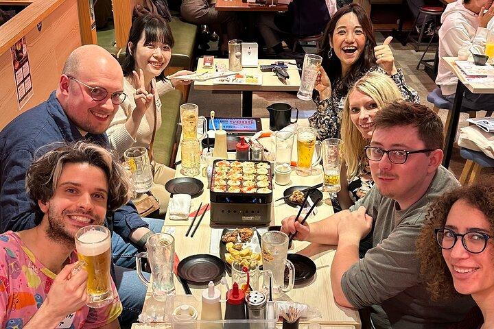 Fiesta Takoyaki y tour nocturno de Shinjuku en Tokio ※Bebidas ilimitadas