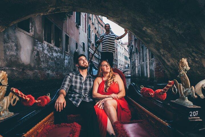 Fotógrafo de propuestas de matrimonio en góndola