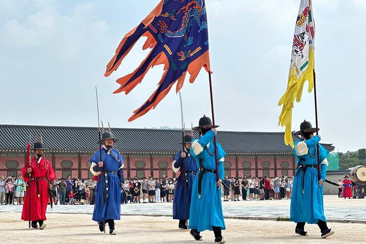 ソウル市内半日観光景福宮護衛交代式
