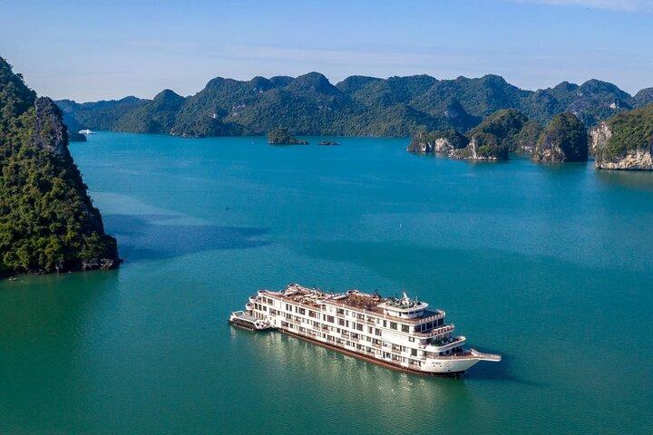 Cruzeiro estelar de 2 dias para explorar a Baía de Halong saindo de Hanói