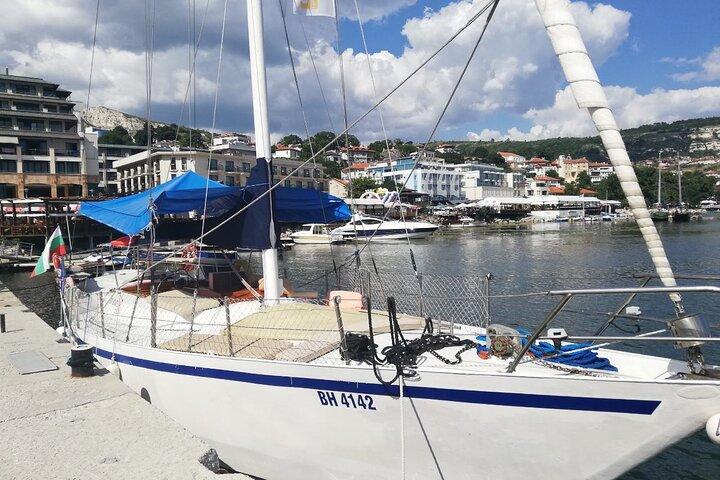 Exclusieve verhuur van superjachten met eten en drinken in Balchik