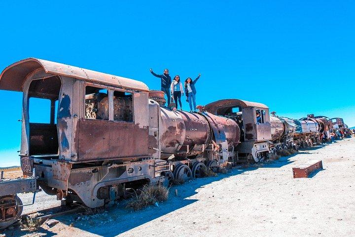 Uyuni Salt Flats 3日間/ 2泊、英語が話せるガイド付き