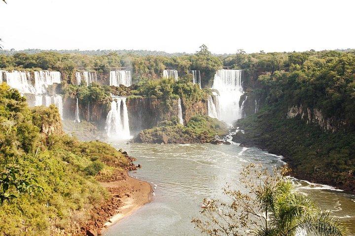 ブラジルとアルゼンチンの一日中Iguassu Falls両側