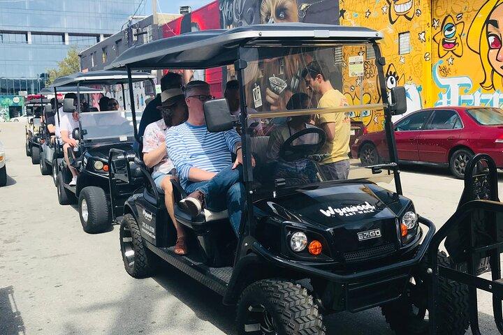 ローカル ガイドによるウィンウッドの小グループ醸造所ゴルフ カート ツアー