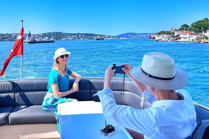 Bosphorus Cruise on Luxury Yacht with Live Guide & Asian Stop