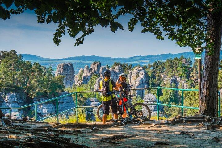 Aventure en vélo de montagne électrique à Prague dans le paradis de Bohême