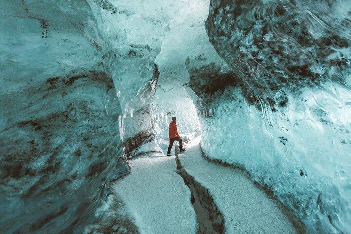 3 - Day Winter Iceland Tour to Golden Circle, South Coast, Grotta di ghiaccio