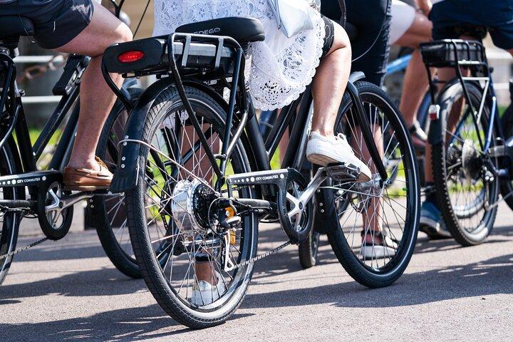 Gita di un giorno: Nizza ad Antibes lungo il mare in bici elettrica