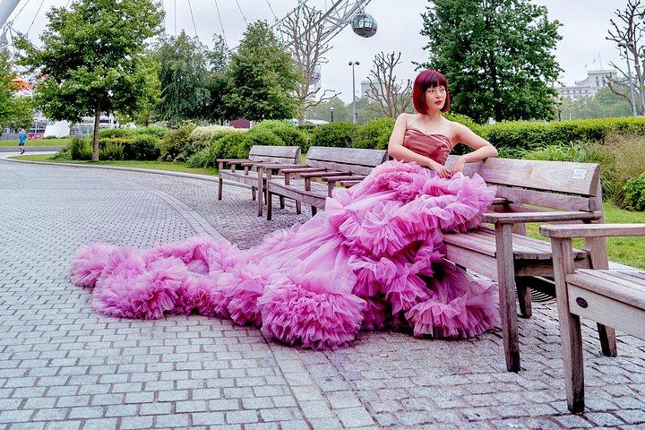 ロンドンでの豪華なピンキードレスの写真撮影
