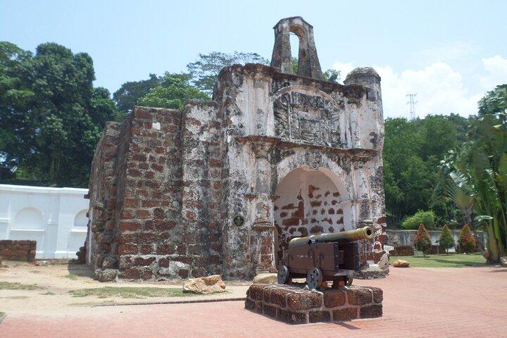 Historische Melaka Tagestour : St. Peter Kirche, Porta De Red Square