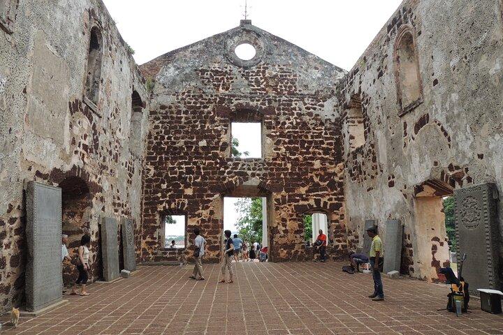 Historische Melaka Tagestour : St. Peter Kirche, Porta De Red Square