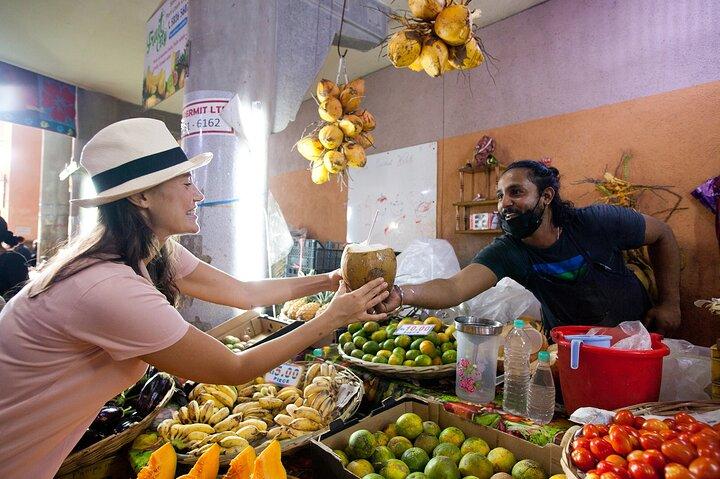 Mauritius: Nuota con le tartarughe e tour gastronomico di Port Louis Street