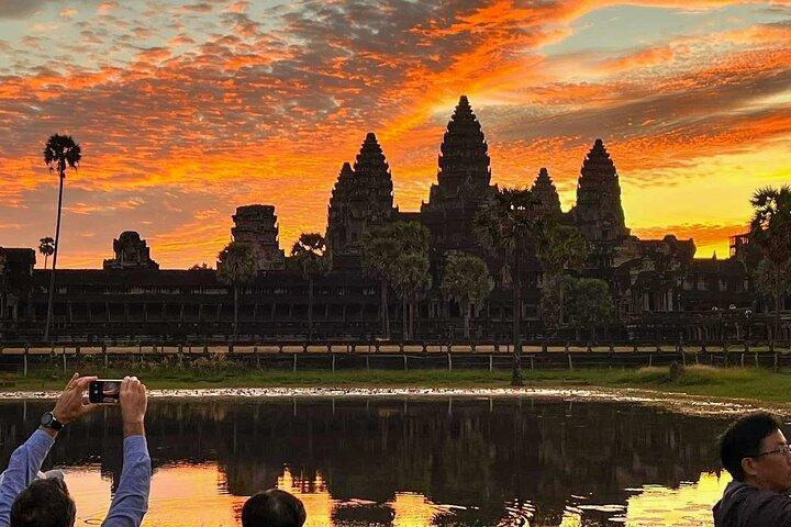 Full Day Small Group Tour Guide with Sun rise