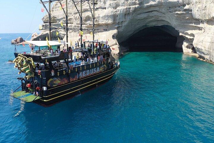 Marmaris Piratenbootstour mit Mittagessen, Getränken & Transfer