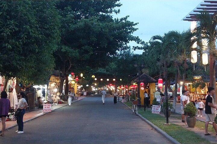 Mercado nocturno de Hoi An, Tour a pie, Linternas de colores y paseo en barco