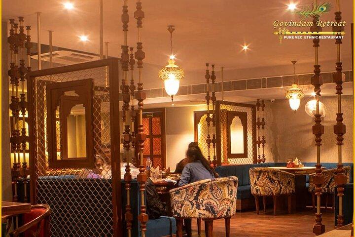 Cena al ristorante etnico indiano e testimone della Majestic Night Arti