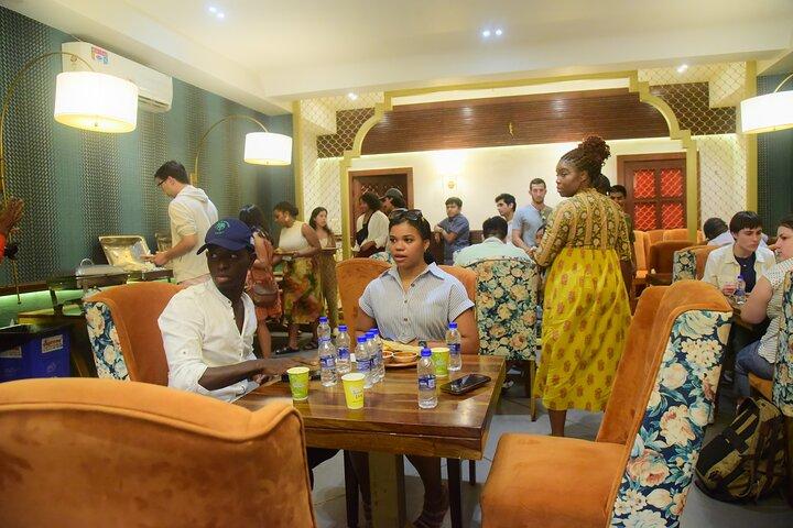 Cena al ristorante etnico indiano e testimone della Majestic Night Arti