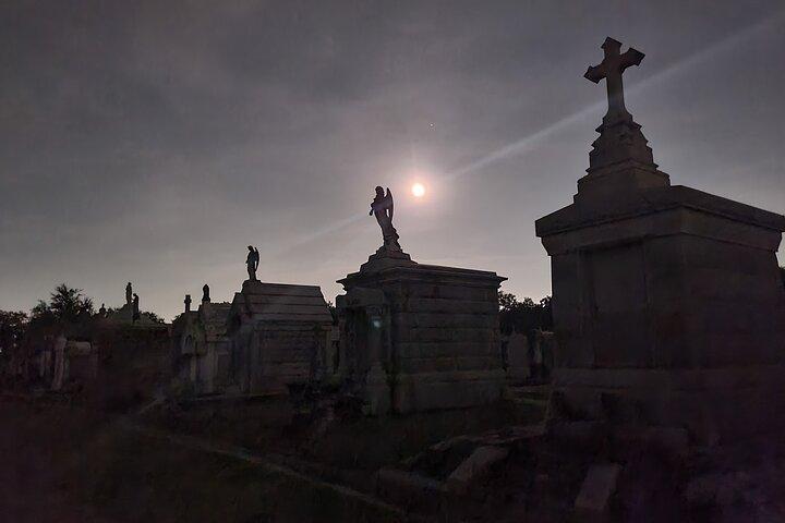 New Orleans Dead of Night Ghosts und Cemetery Bustour