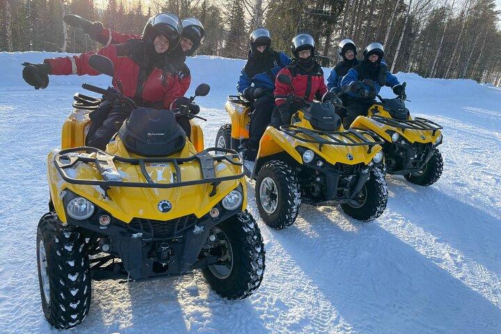 ロヴァニエミでの ATV とアイスフィッシング体験