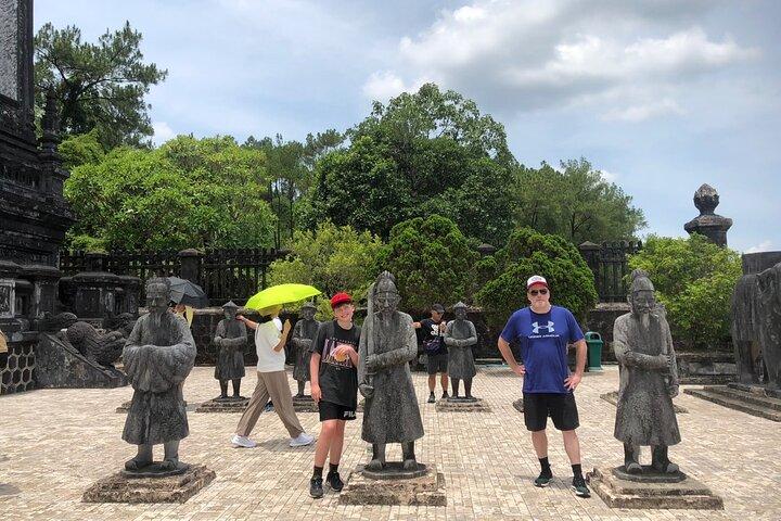 City tour em Hue: Tumbas Reais, Cidadela com Guia Turístico