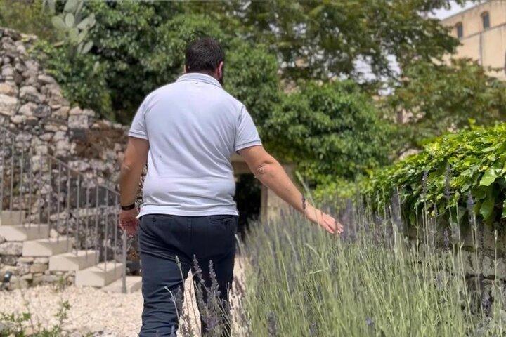 Tour dans les senteurs enivrantes de notre jardin à Raguse