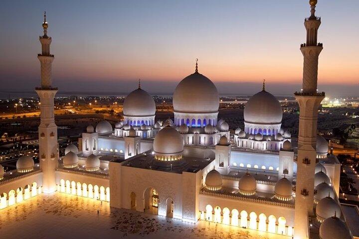 Tour privato della città di un'intera giornata ad Abu Dhabi